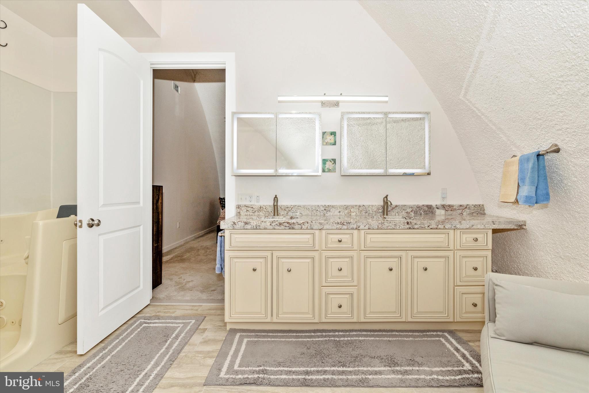 FOX TOWER KNOLLS - Residential