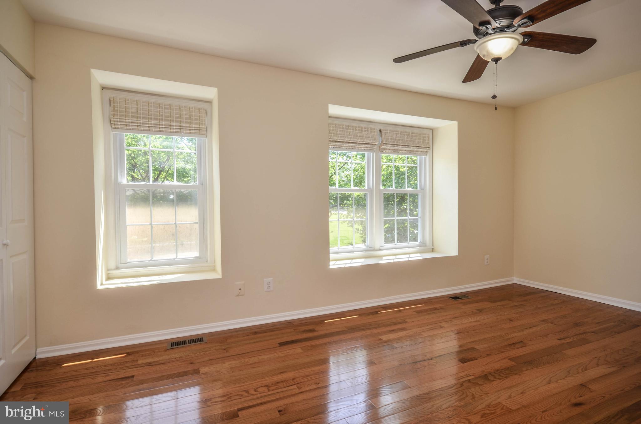 SHADOW OAK - Residential Lease