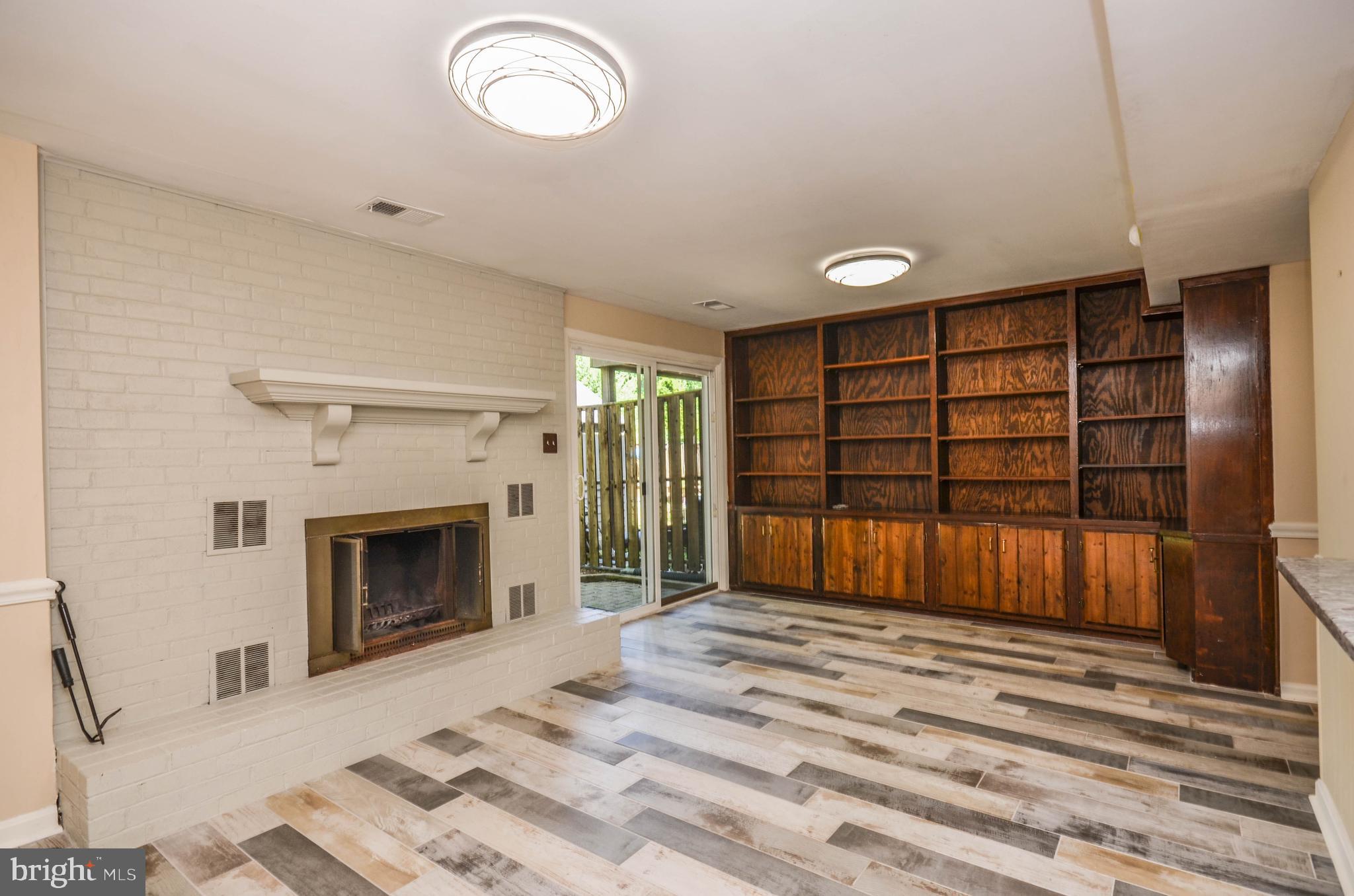 SHADOW OAK - Residential Lease