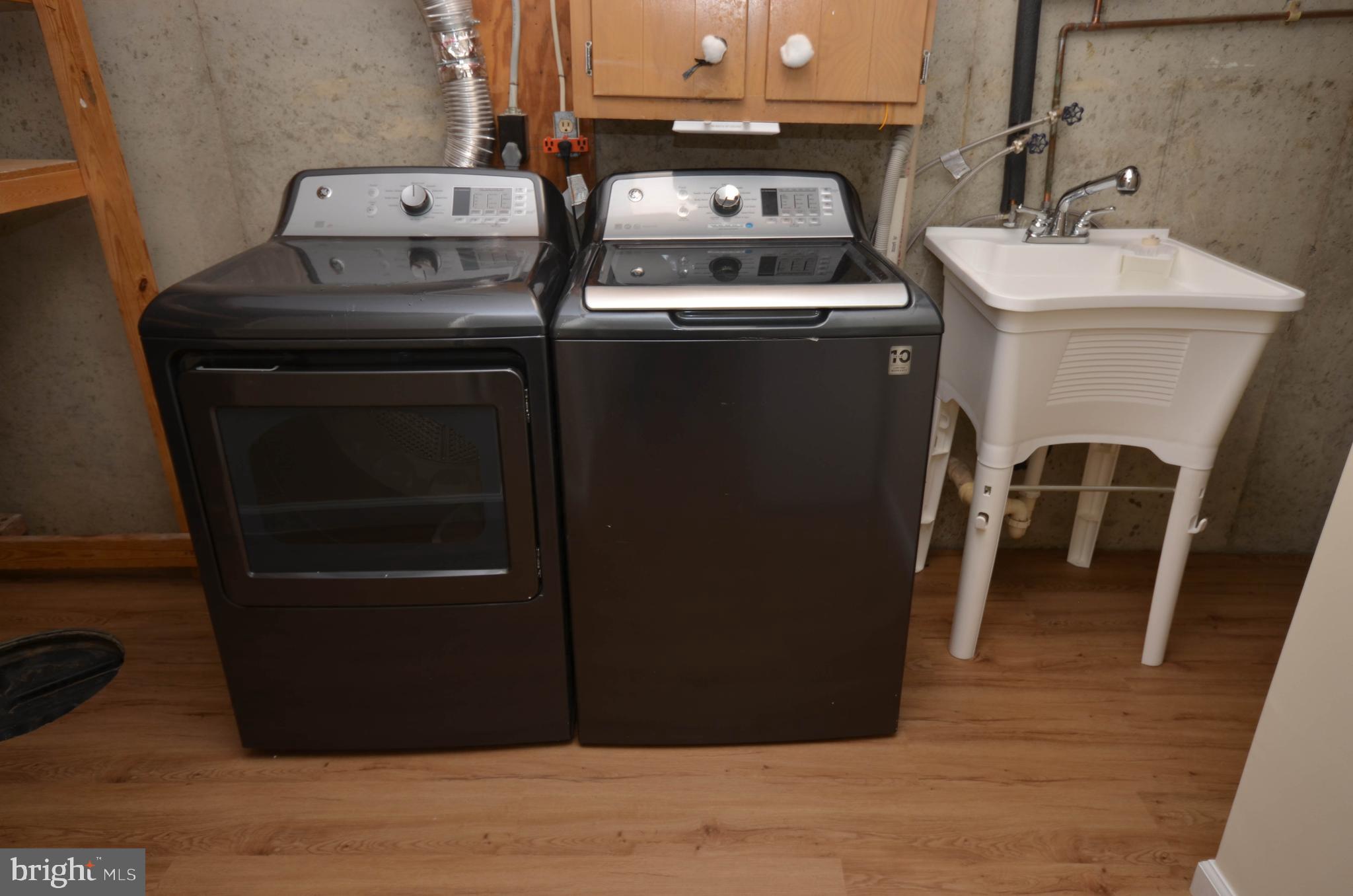 SHADOW OAK - Residential Lease