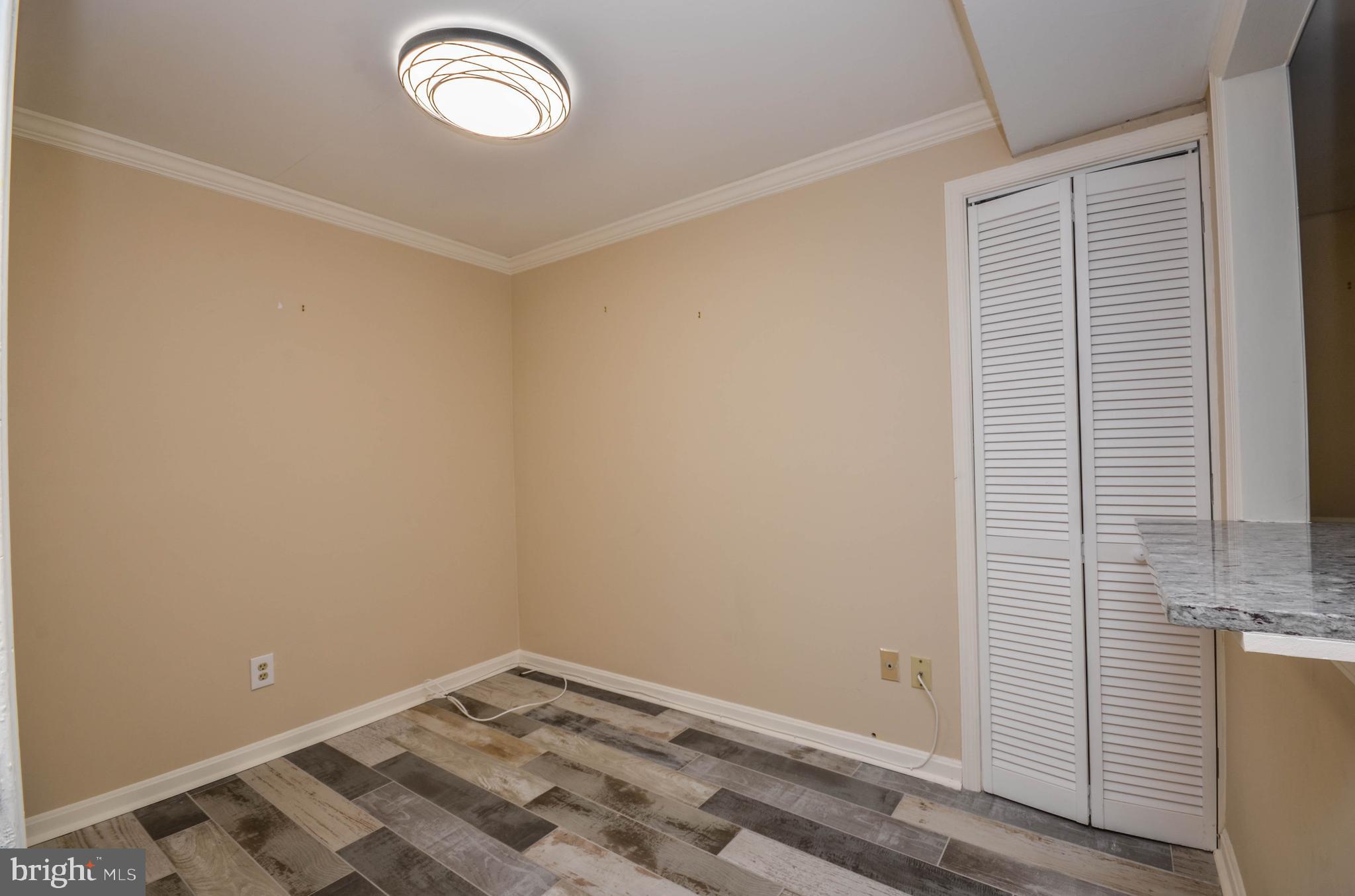 SHADOW OAK - Residential Lease