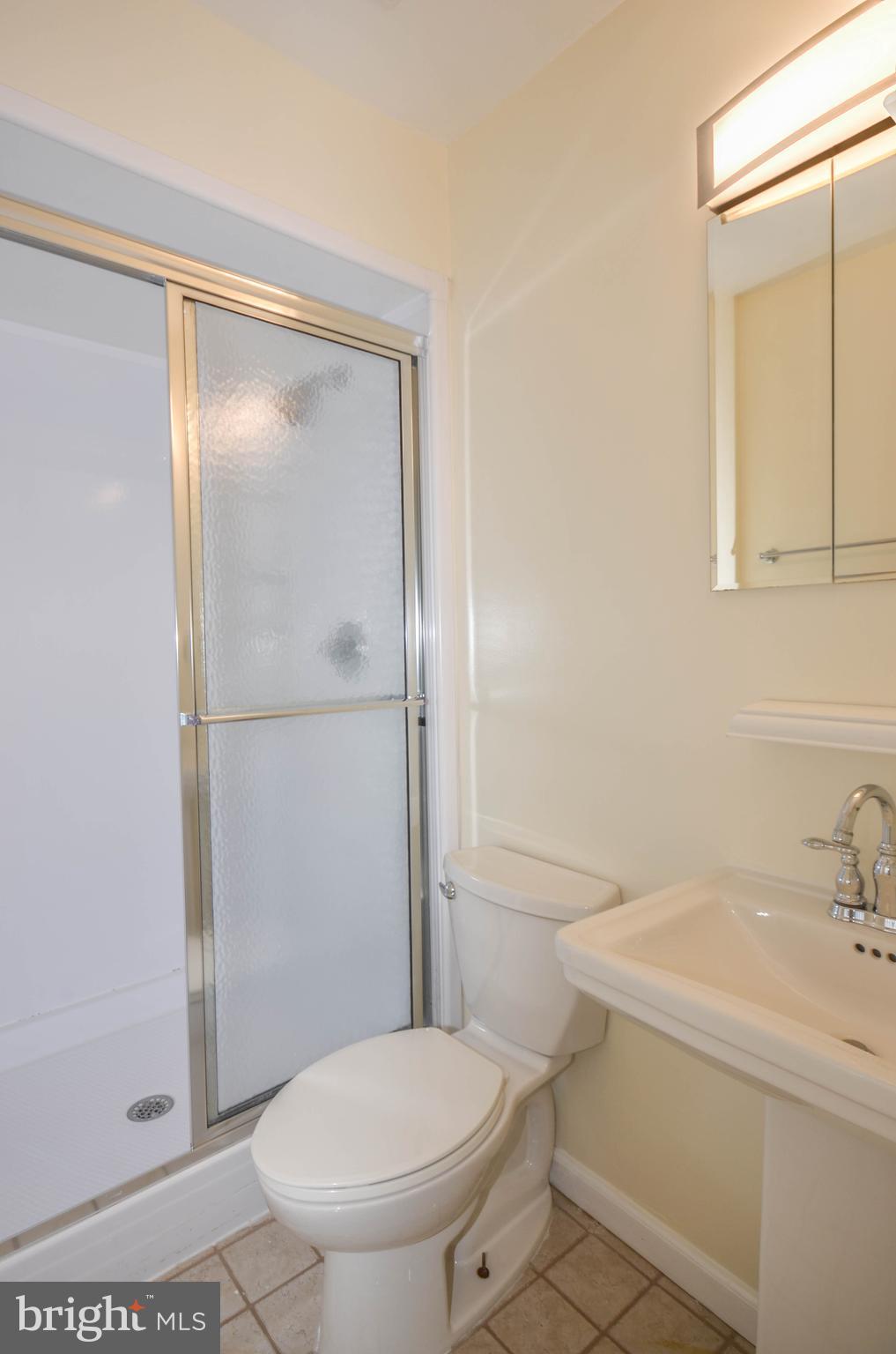 SHADOW OAK - Residential Lease