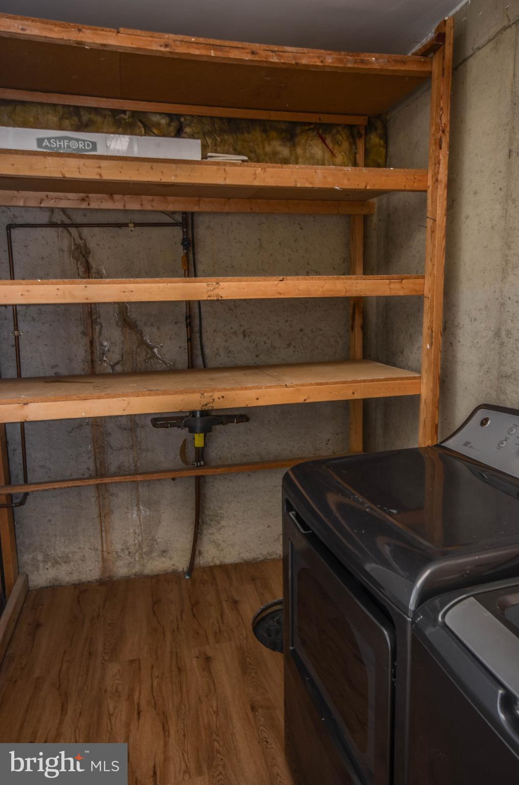 SHADOW OAK - Residential Lease