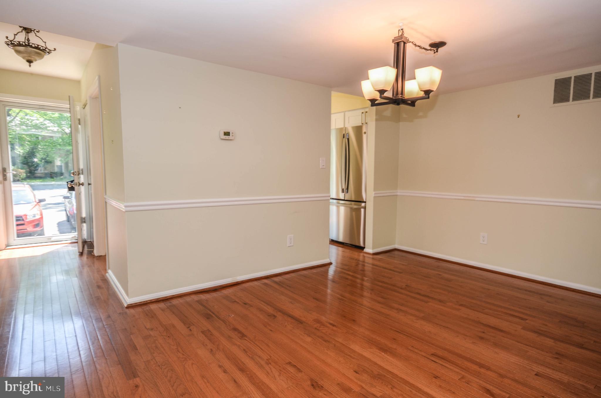 SHADOW OAK - Residential Lease