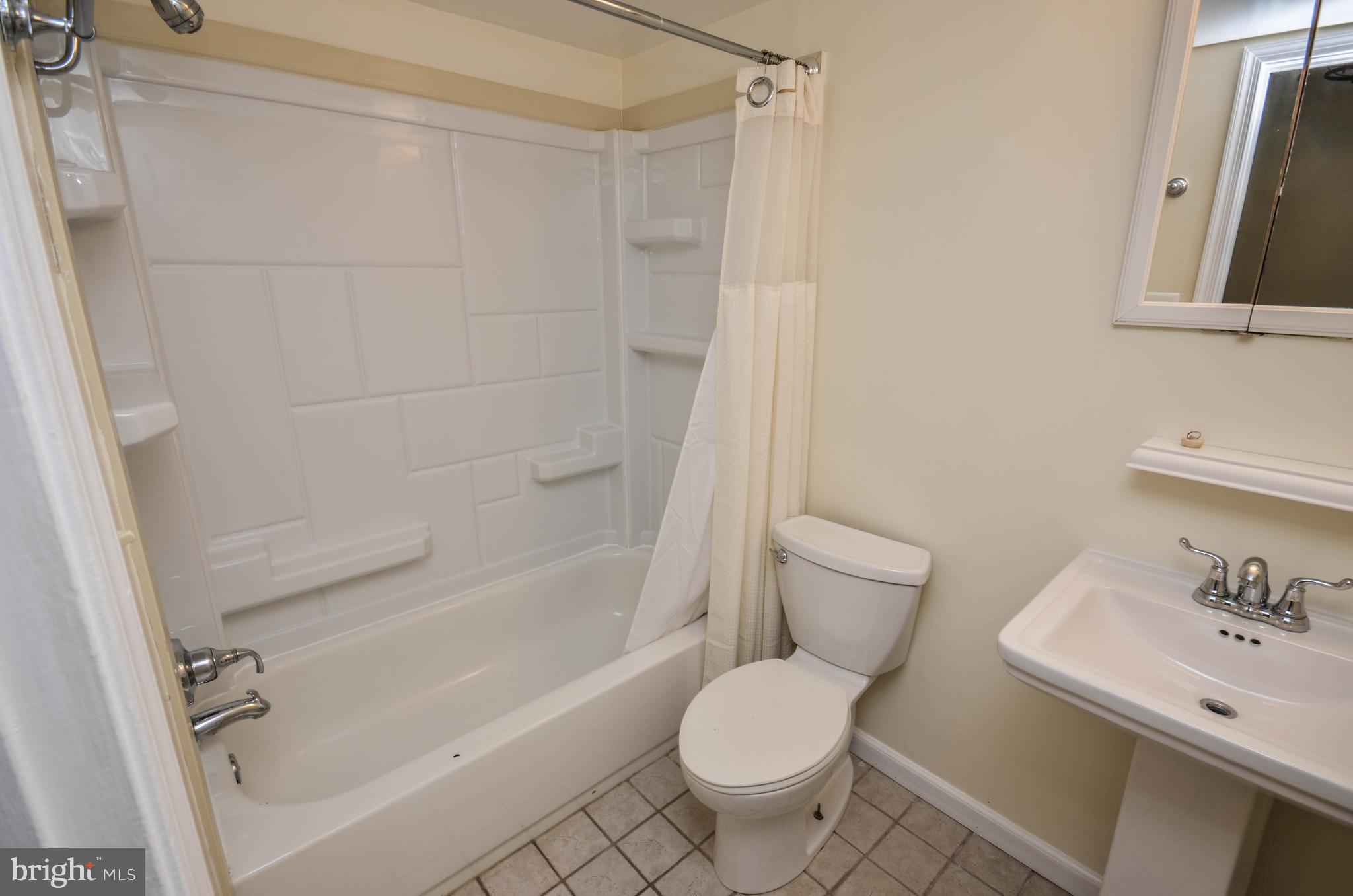 SHADOW OAK - Residential Lease