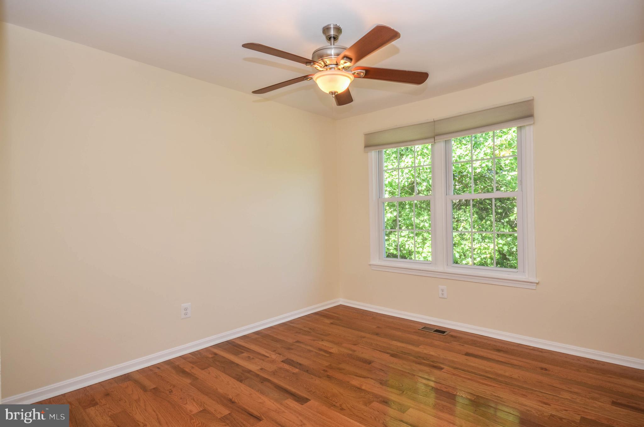 SHADOW OAK - Residential Lease