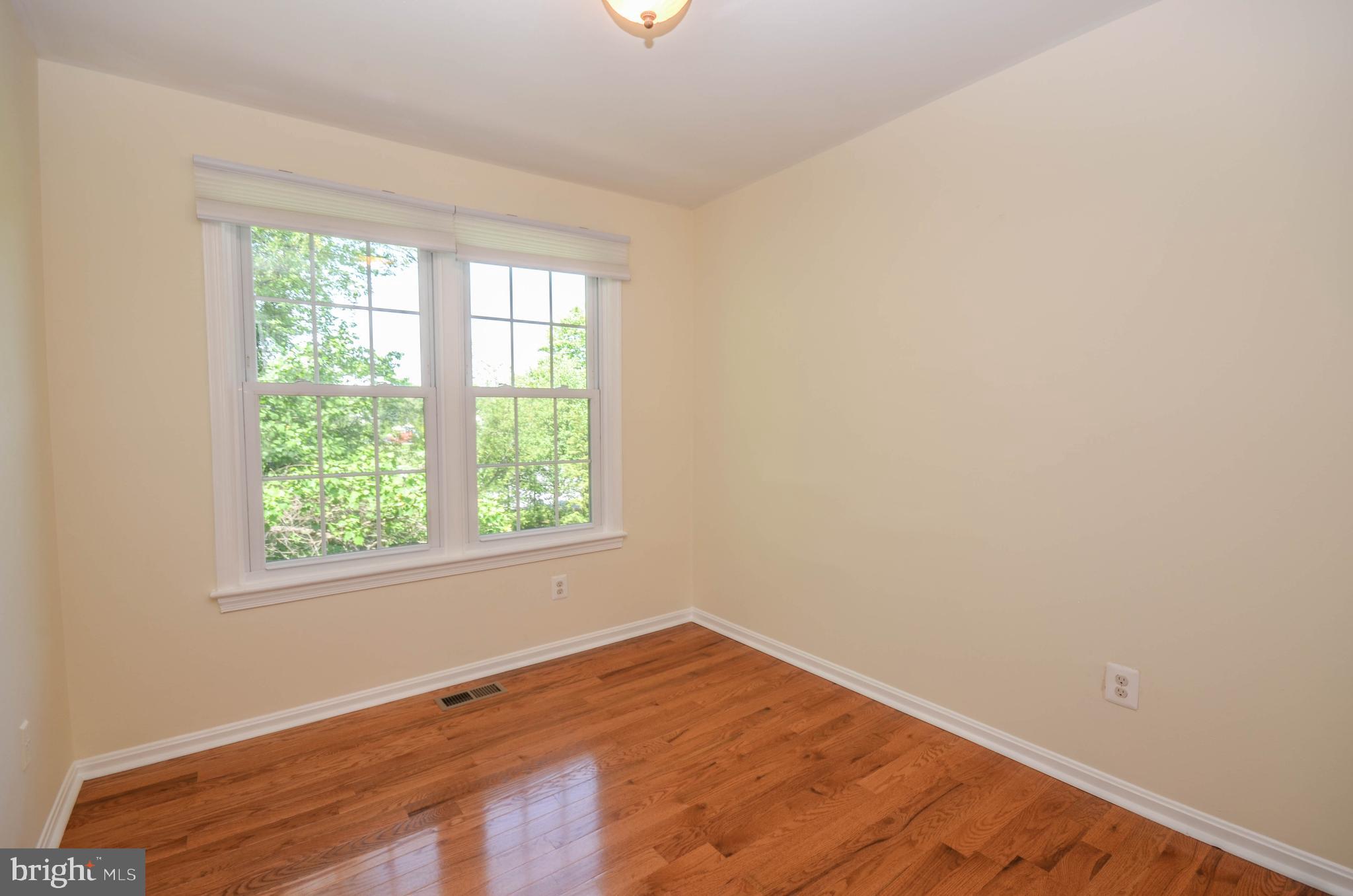 SHADOW OAK - Residential Lease