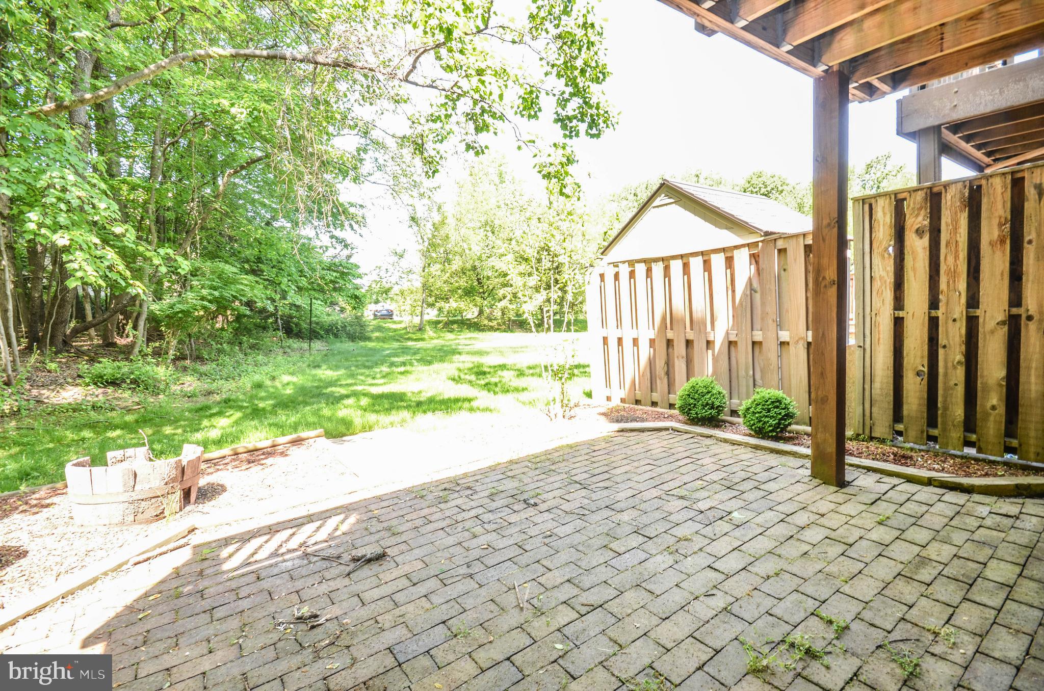 SHADOW OAK - Residential Lease