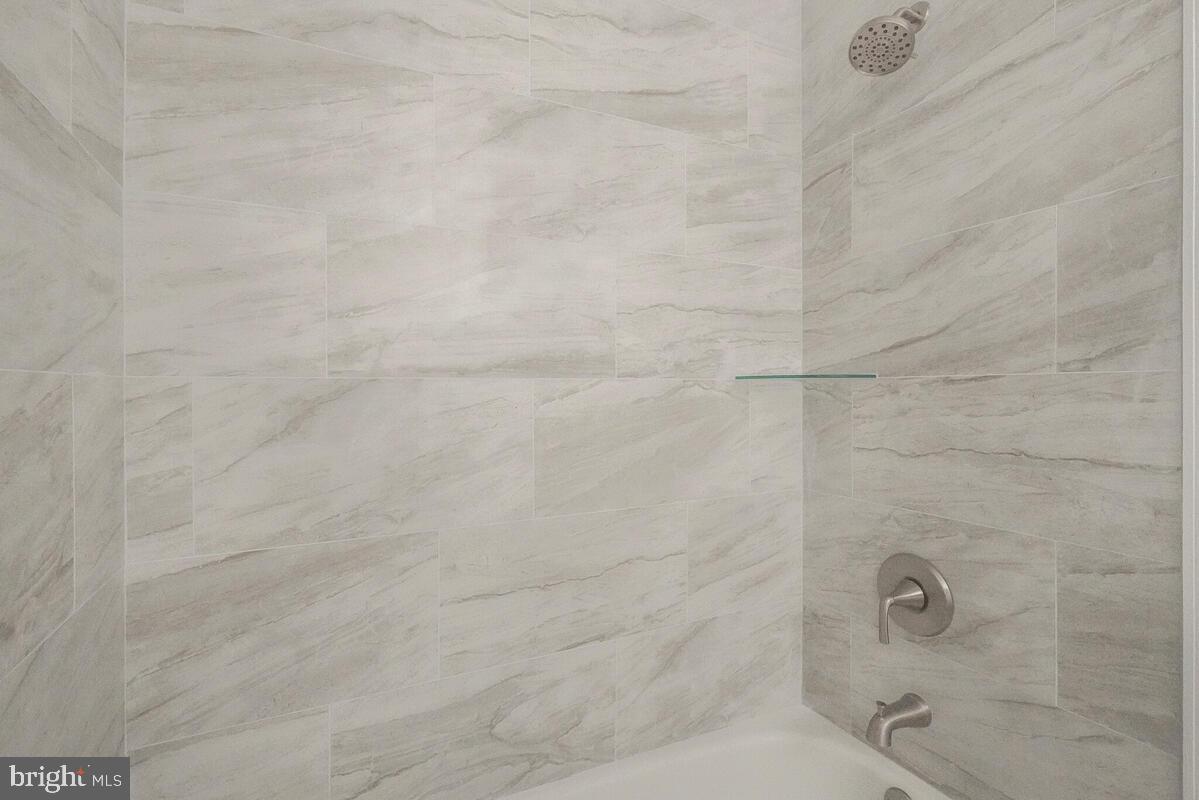 PARK SQUARE - IND HEAD - Residential