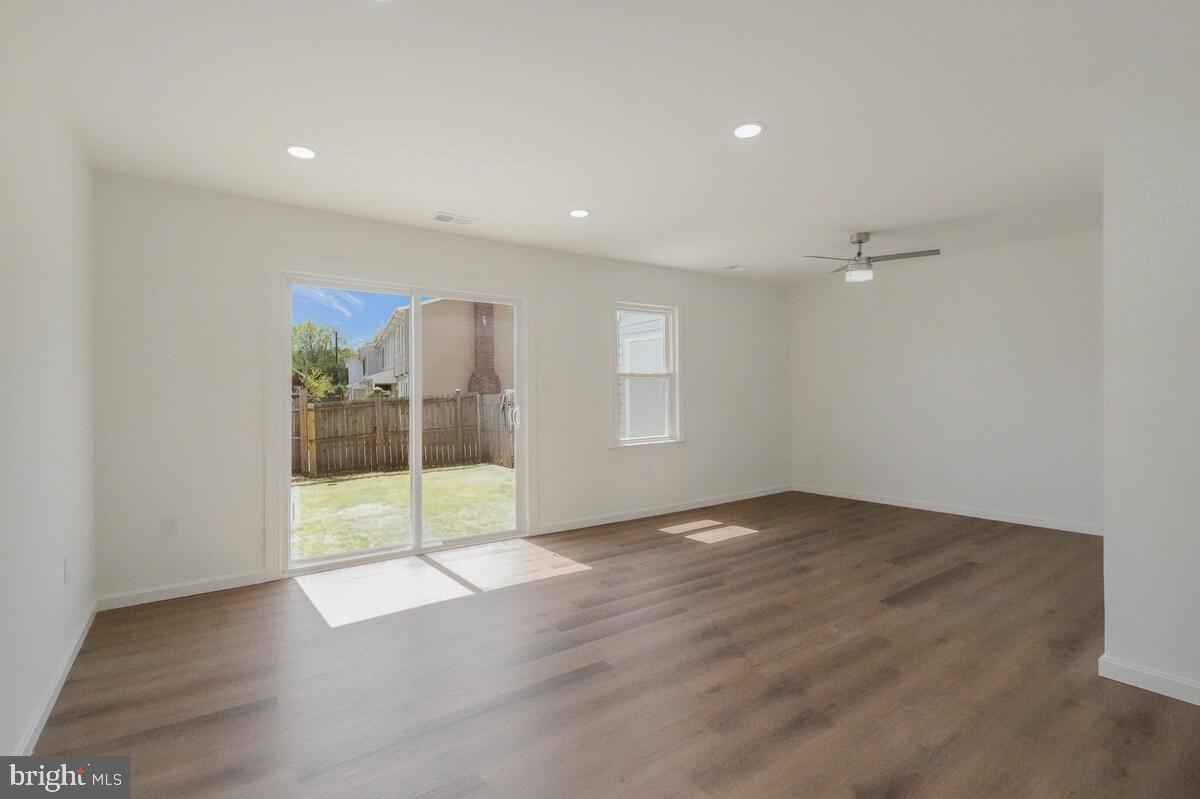 PARK SQUARE - IND HEAD - Residential