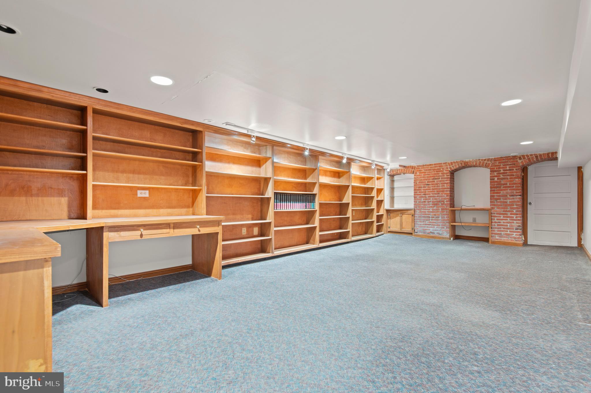 CHARLES VILLAGE - Residential