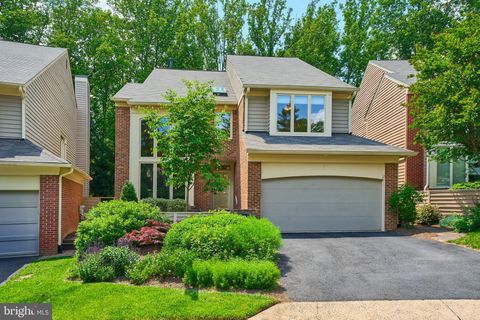 Photo of 1402 Hemingway Court, RESTON, VA 20194 (MLS # VAFX2314526)