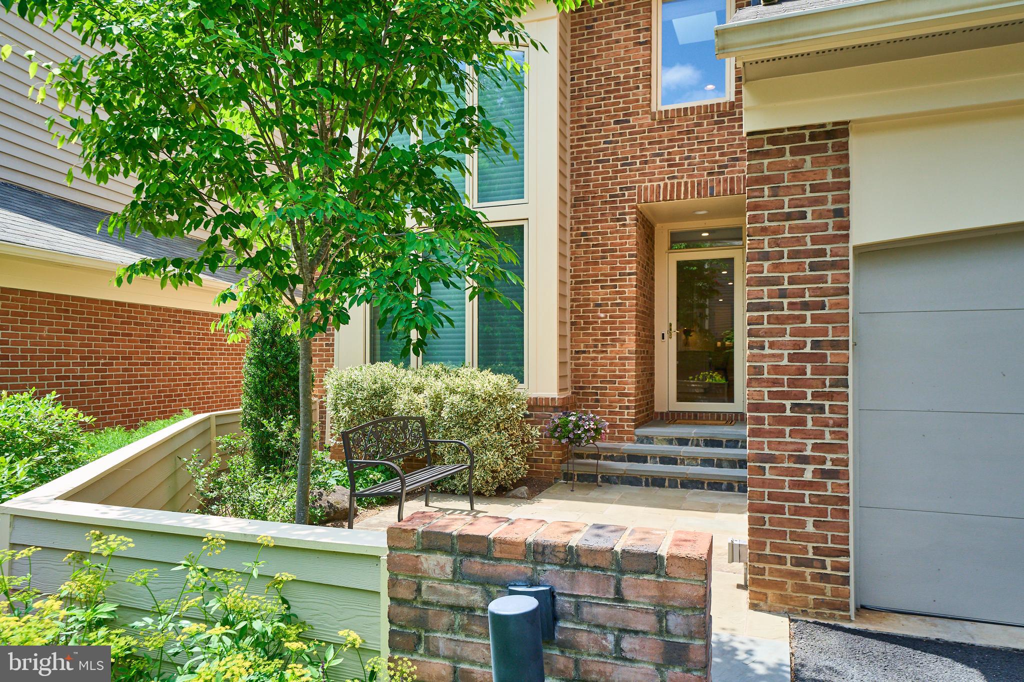 1402 HEMINGWAY COURT