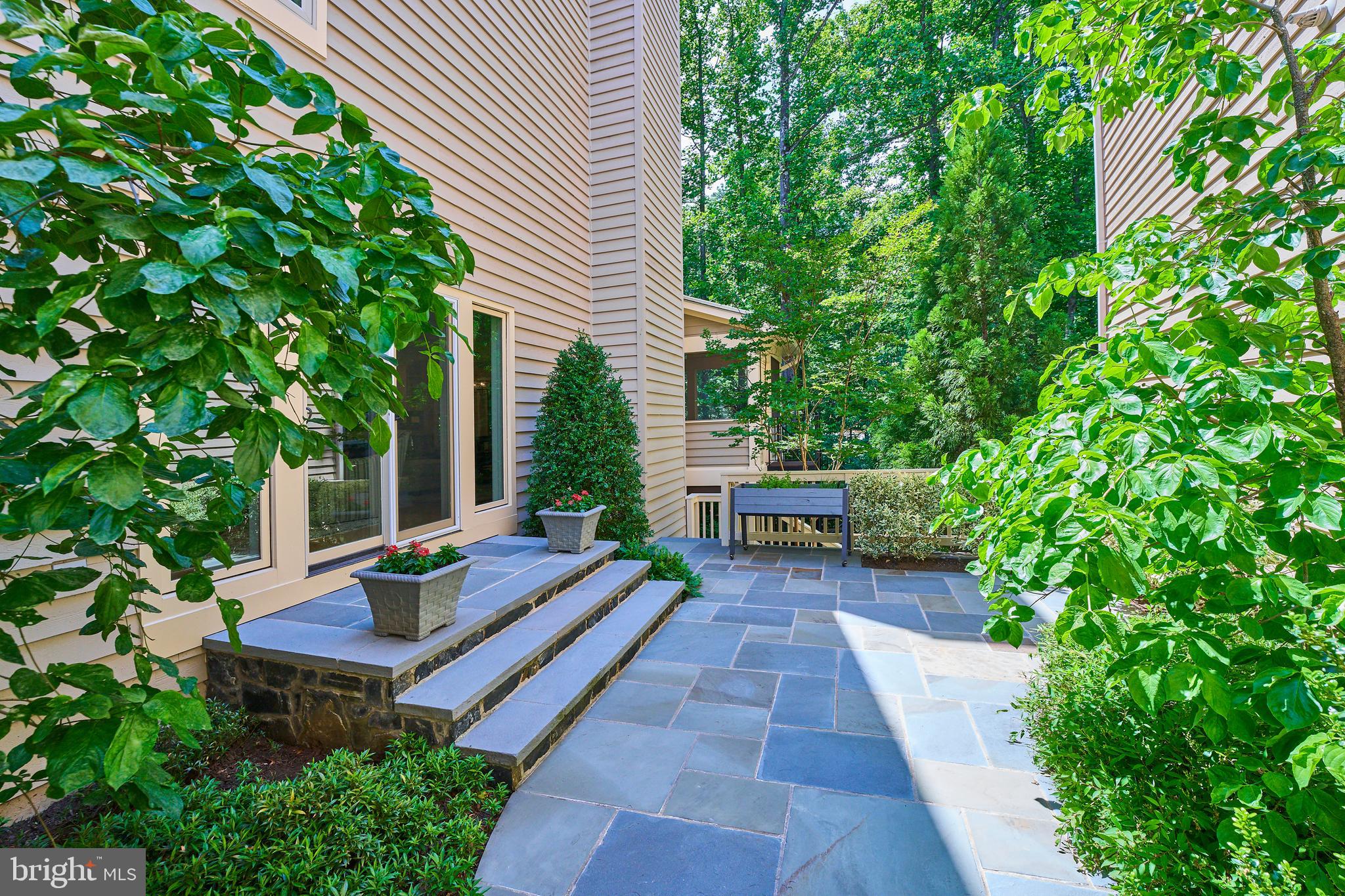 RESTON - Residential