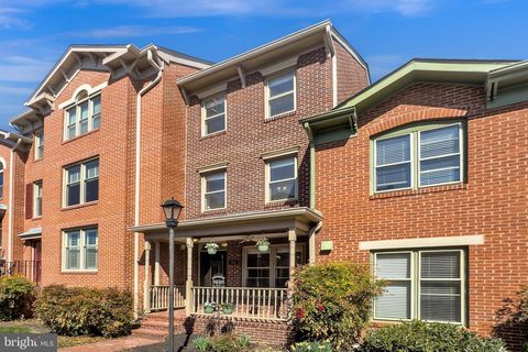 Photo of 564 N West Street, ALEXANDRIA, VA 22314 (MLS # VAAX2054954)