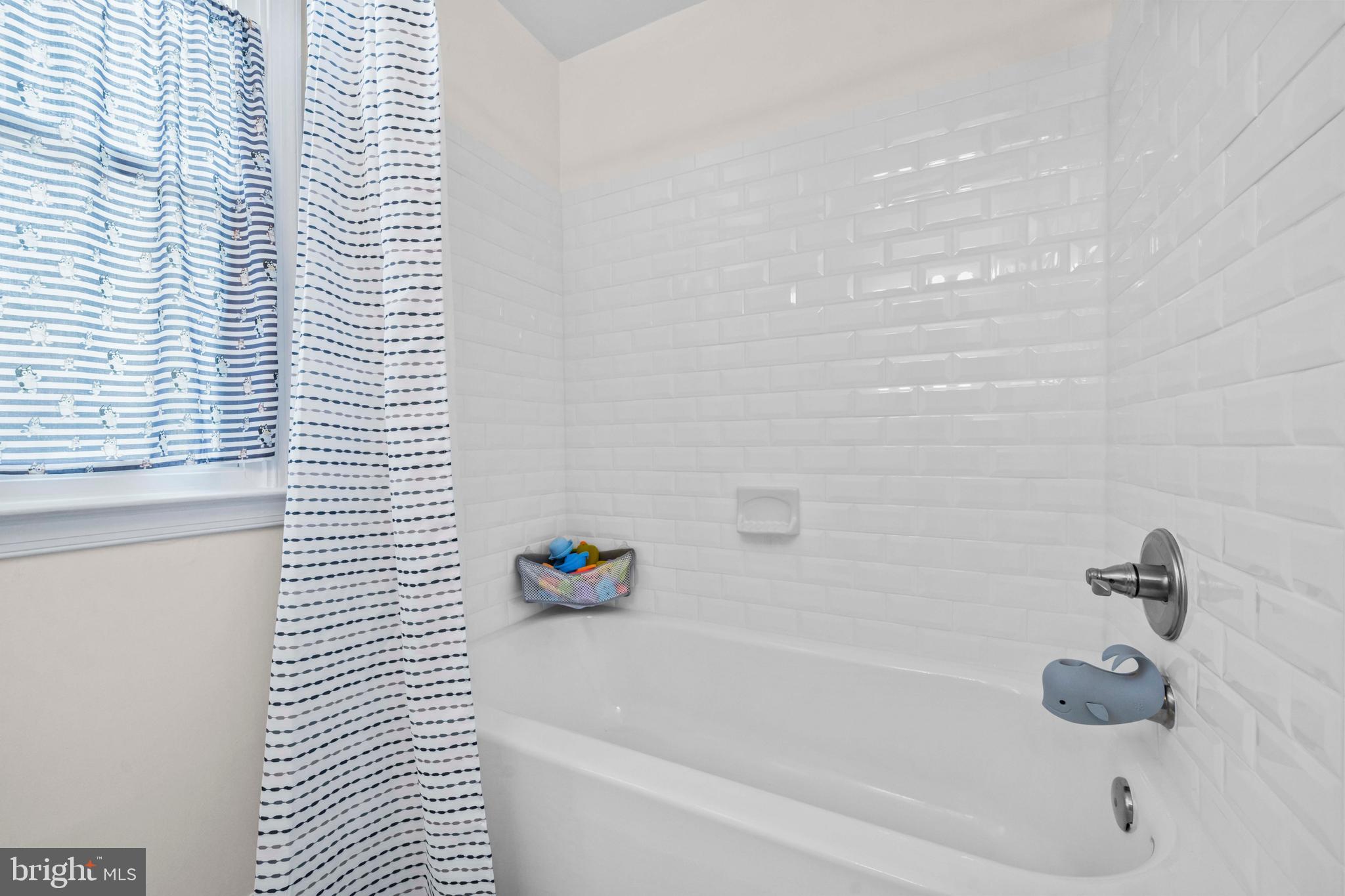 KINGSTON CHASE - Residential