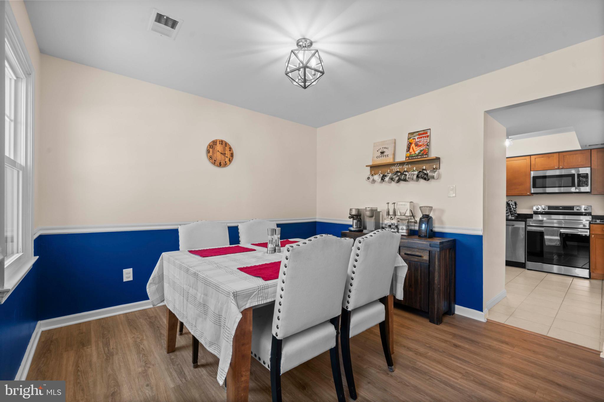 KINGSTON CHASE - Residential