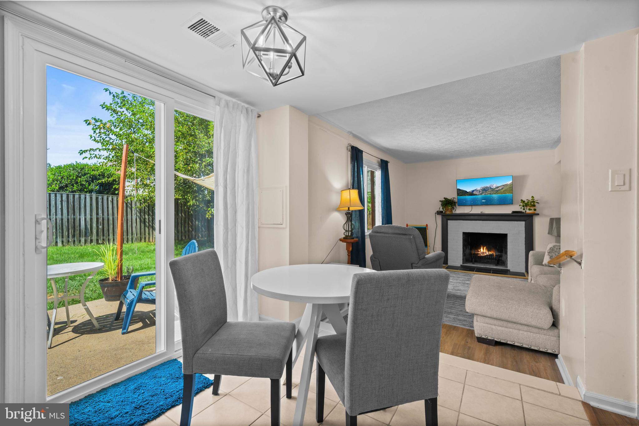 KINGSTON CHASE - Residential