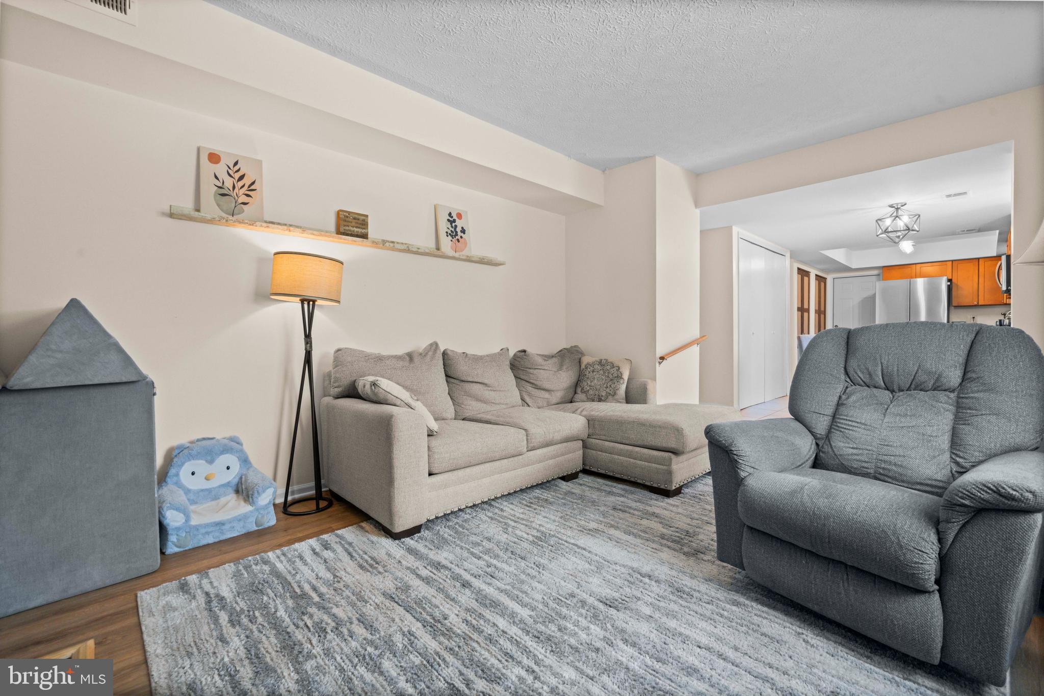 KINGSTON CHASE - Residential