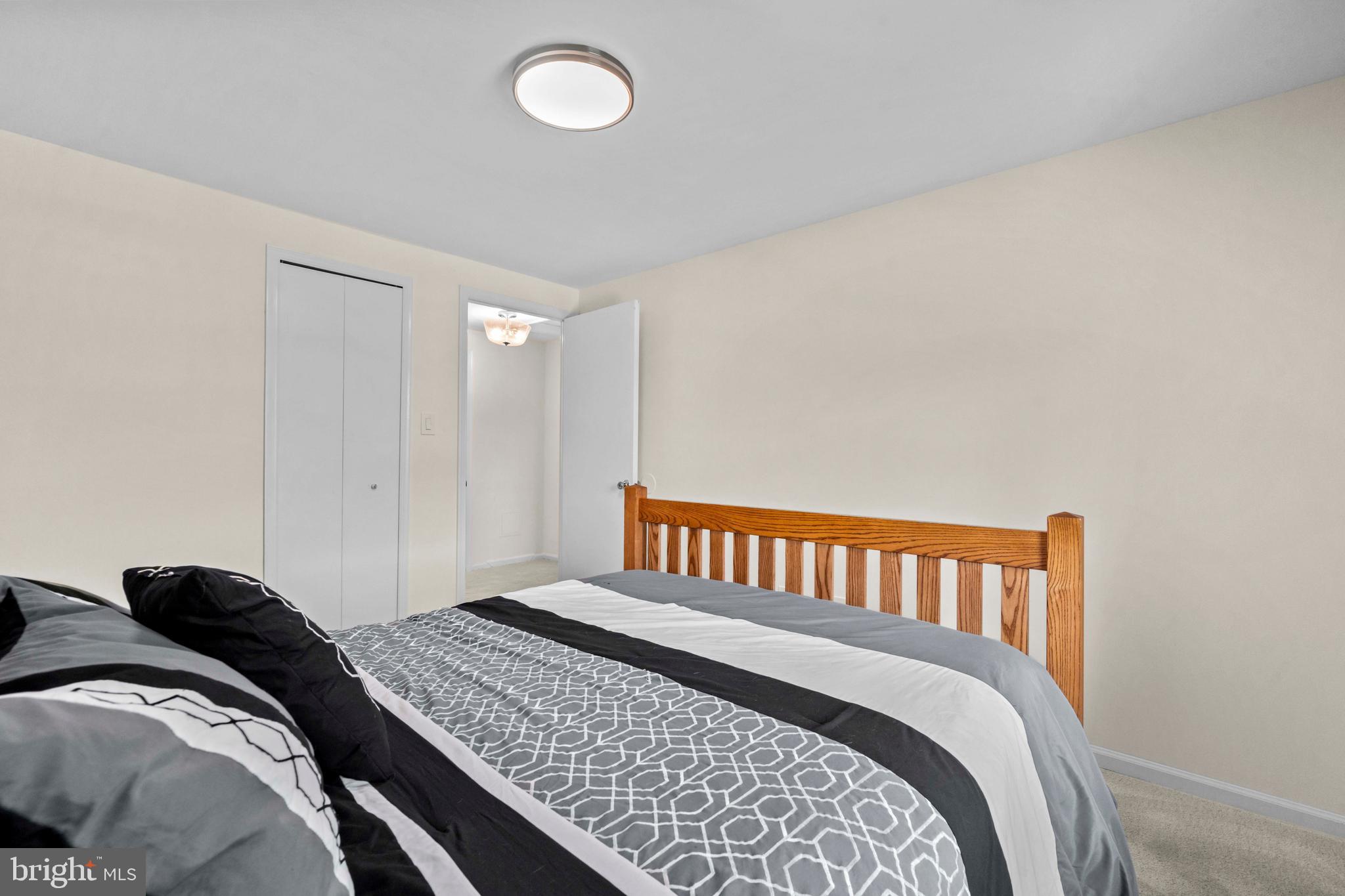 KINGSTON CHASE - Residential