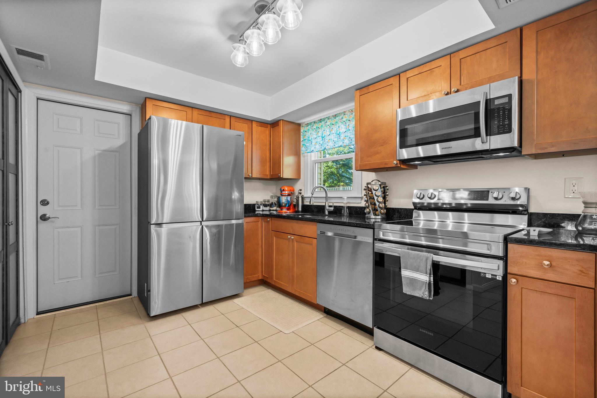 KINGSTON CHASE - Residential