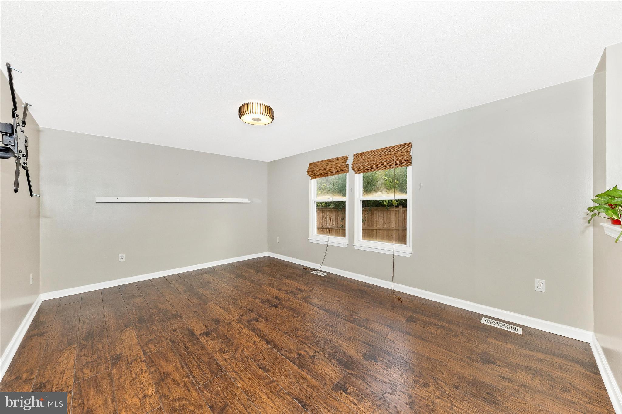 HILLCREST ORCHARDS - Residential