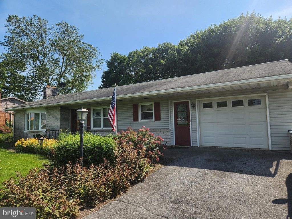 Photo of 464 N Railroad Avenue, NEW HOLLAND, PA 17557 (MLS # PALA2072494)