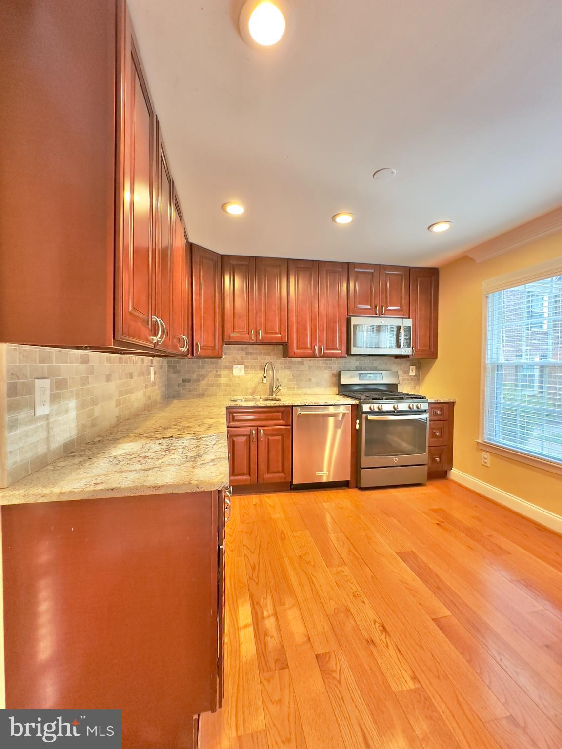 DEEPWOOD - Residential Lease