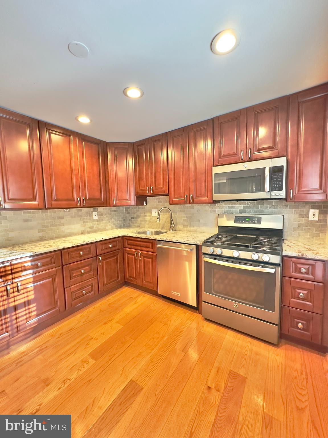 DEEPWOOD - Residential Lease