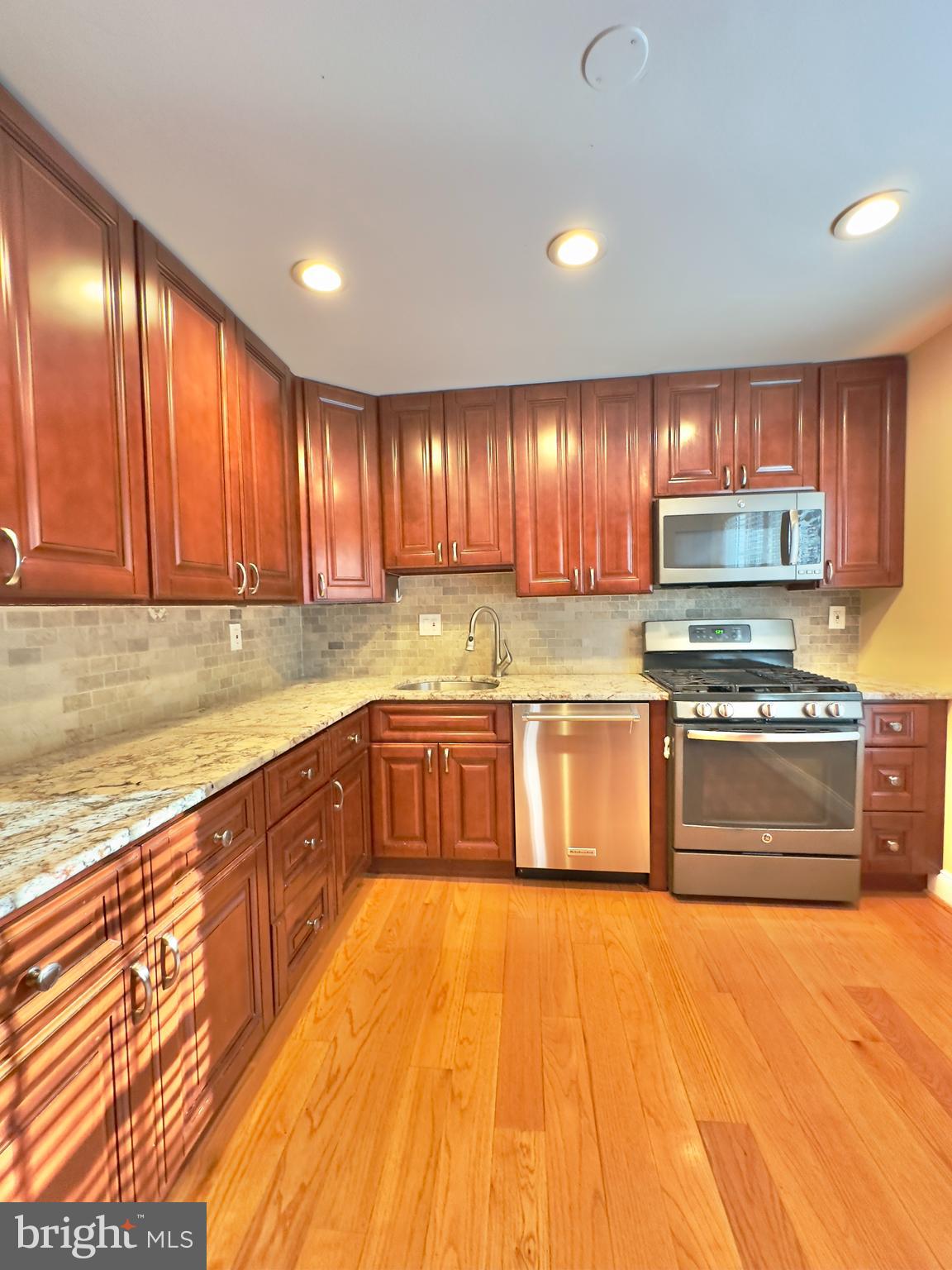 DEEPWOOD - Residential Lease