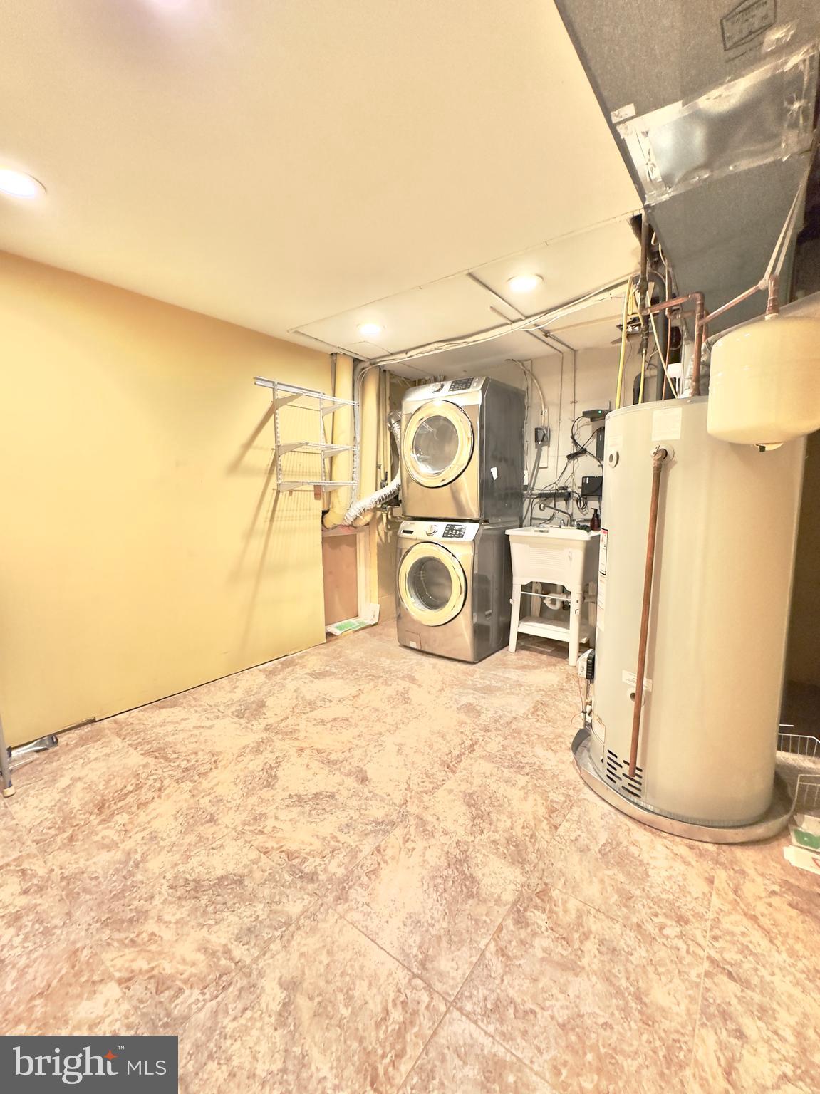 DEEPWOOD - Residential Lease