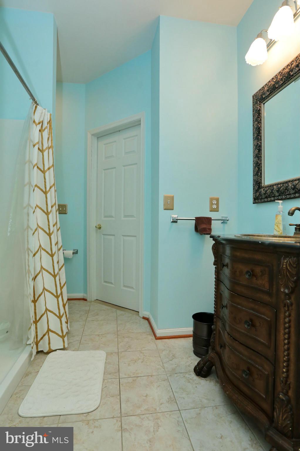 CENTENNIAL COMMONS - Residential Lease