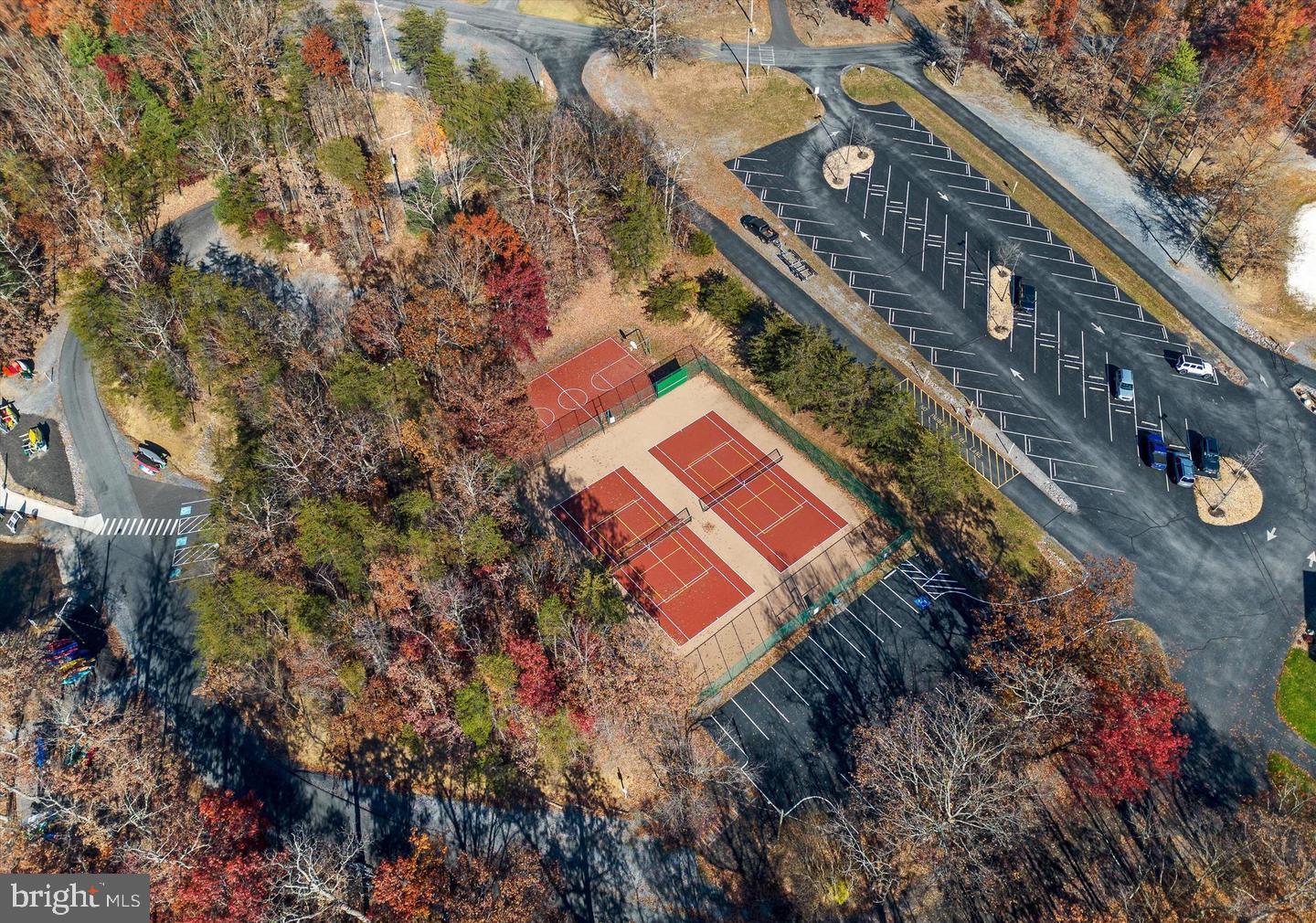 LAKE HOLIDAY ESTATES - Residential