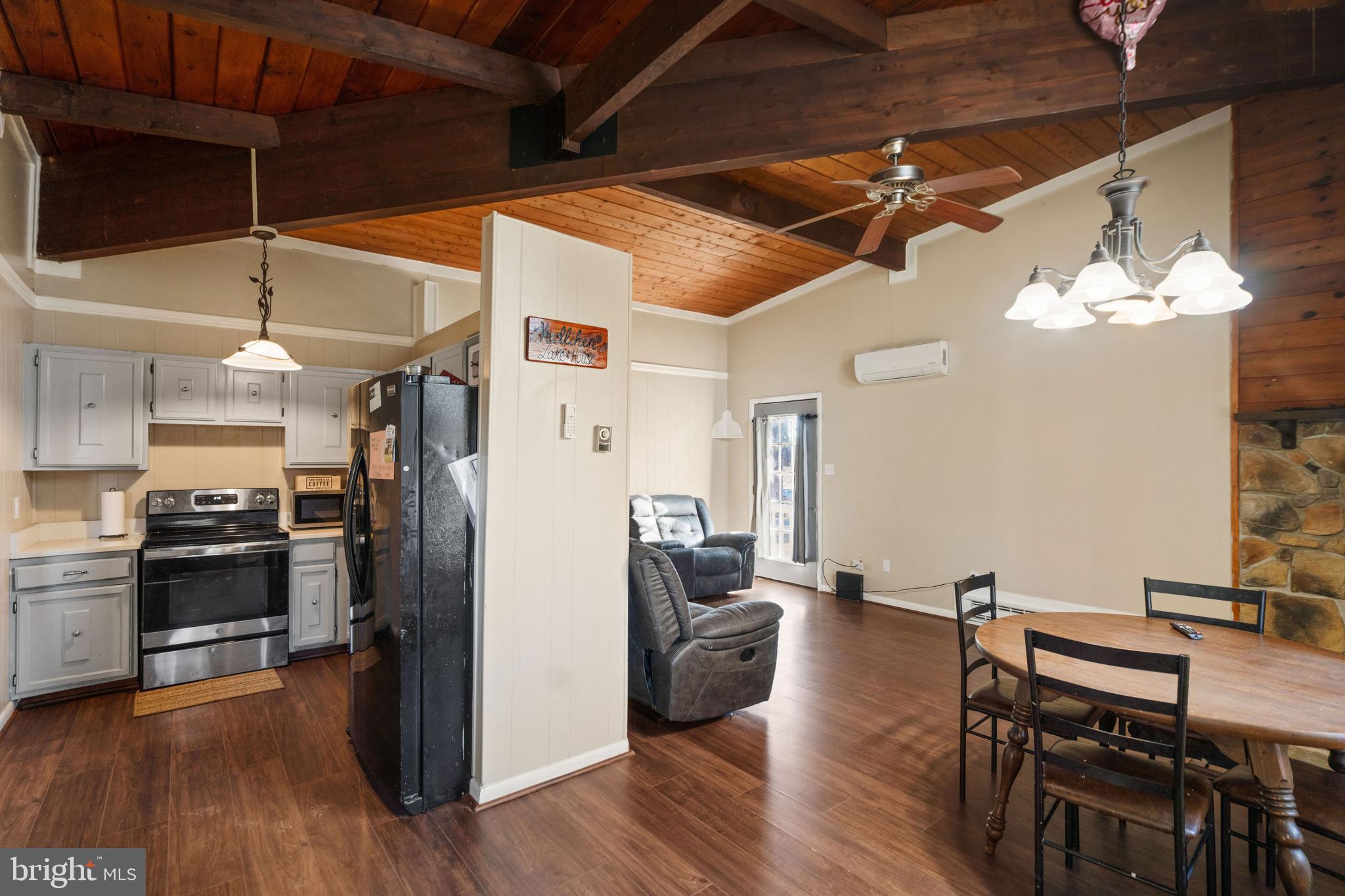 LAKE HOLIDAY ESTATES - Residential