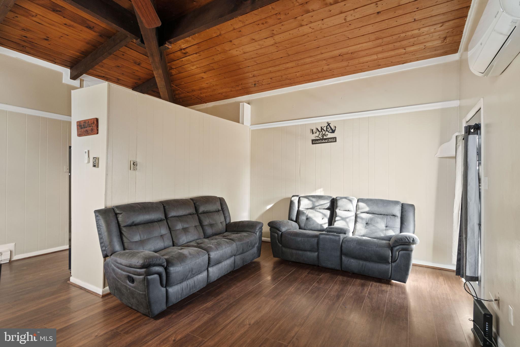 LAKE HOLIDAY ESTATES - Residential