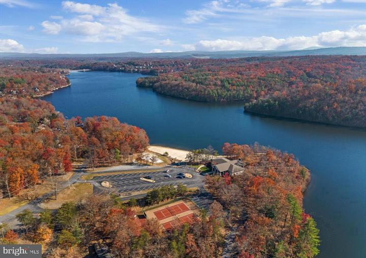 LAKE HOLIDAY ESTATES - Residential