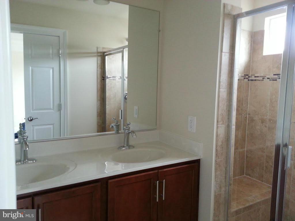 GOOSE CREEK VILLAGE - Residential Lease