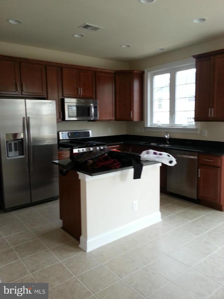 GOOSE CREEK VILLAGE - Residential Lease