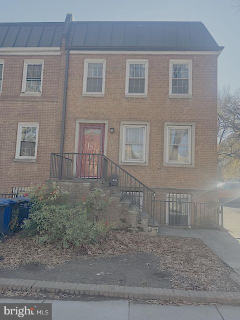 Townhouse For Sale - 626 G Street<br/> WASHINGTON, DC 20024
