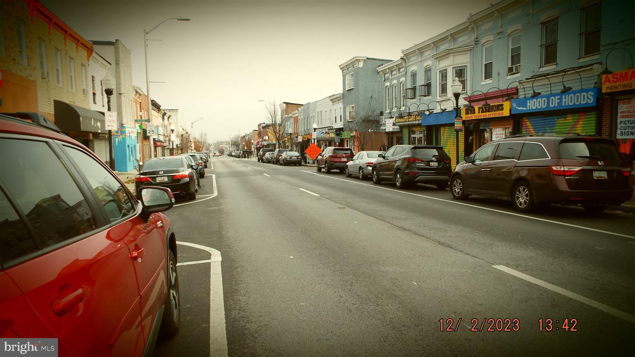 Main image without alt text