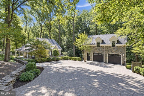 Photo of 8210 Kingsgate Road, POTOMAC, MD 20854 (MLS # MDMC2252430)