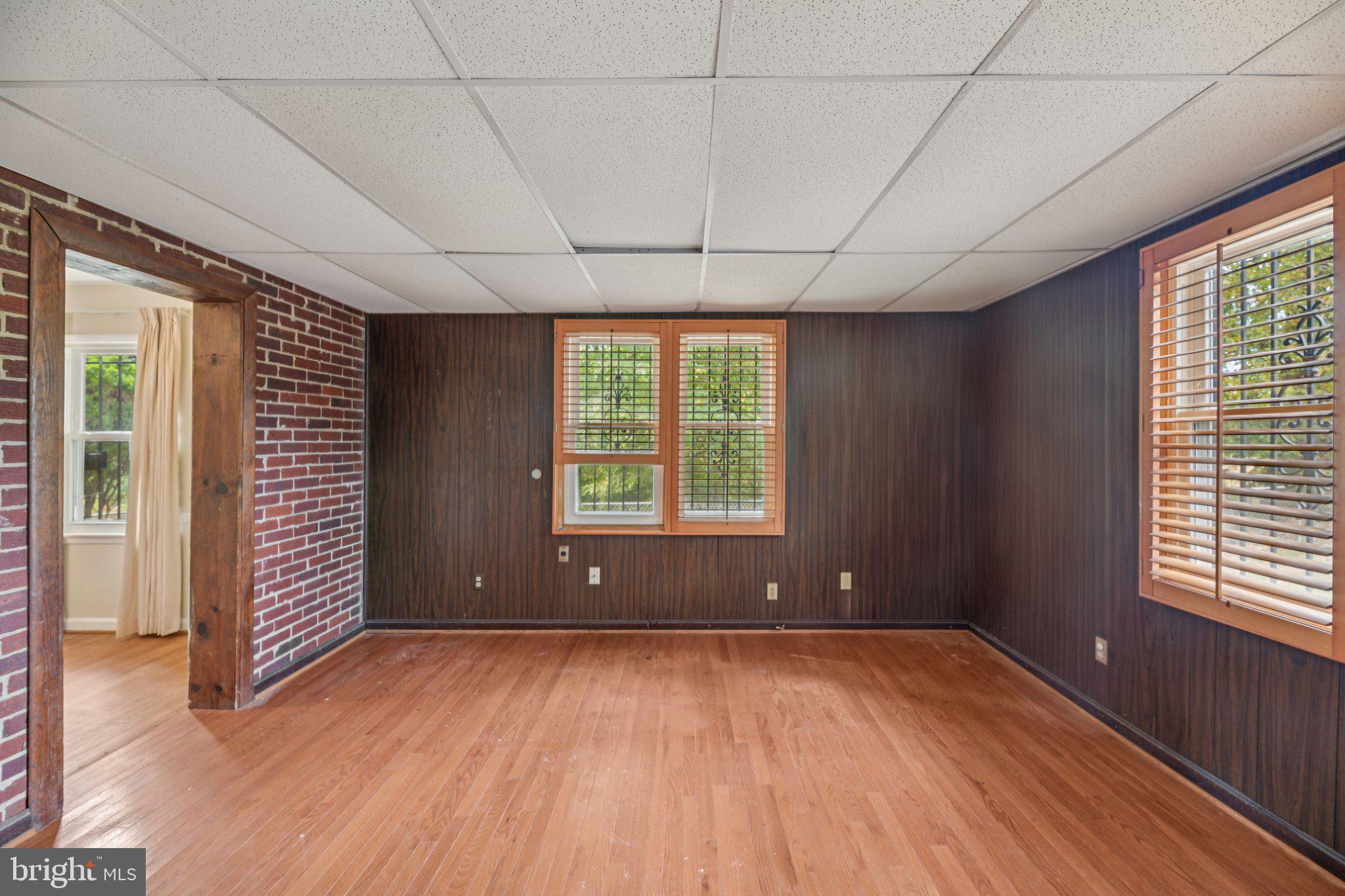 PARKLAWN - Residential Lease