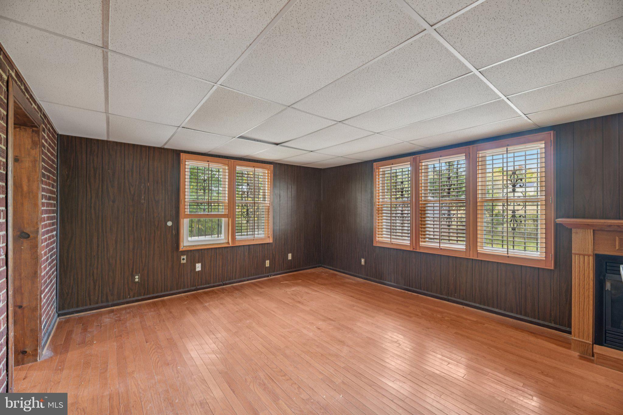 PARKLAWN - Residential Lease