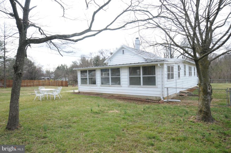 Updated quaint cottage in the village of Paeonian Springs est. in 1890/historic registry w/its restored Victorians, country cottages & open spaces, the hamlet looks much as it did when it was a summer retreat for heat-weary city dwellers... Live year round or weekend retreat. Freshly painted, HVAC'10, H2O'09,Pretty Hardwoods, Updated Kitchen, Backs to WO&D Trail -recreational convenience! No HOA