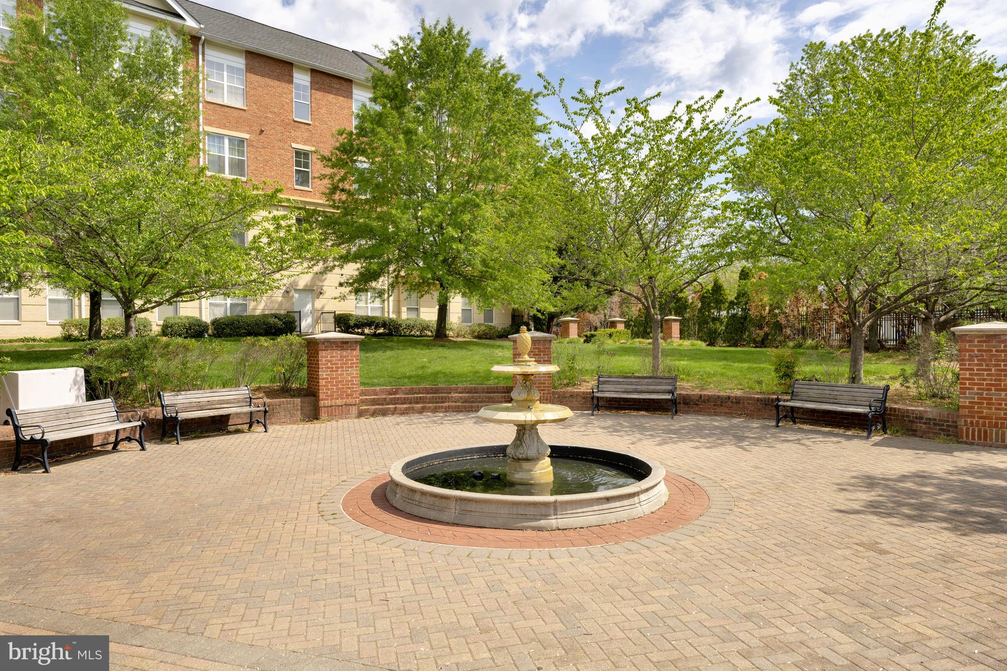 FORTNIGHTLY SQUARE - Residential