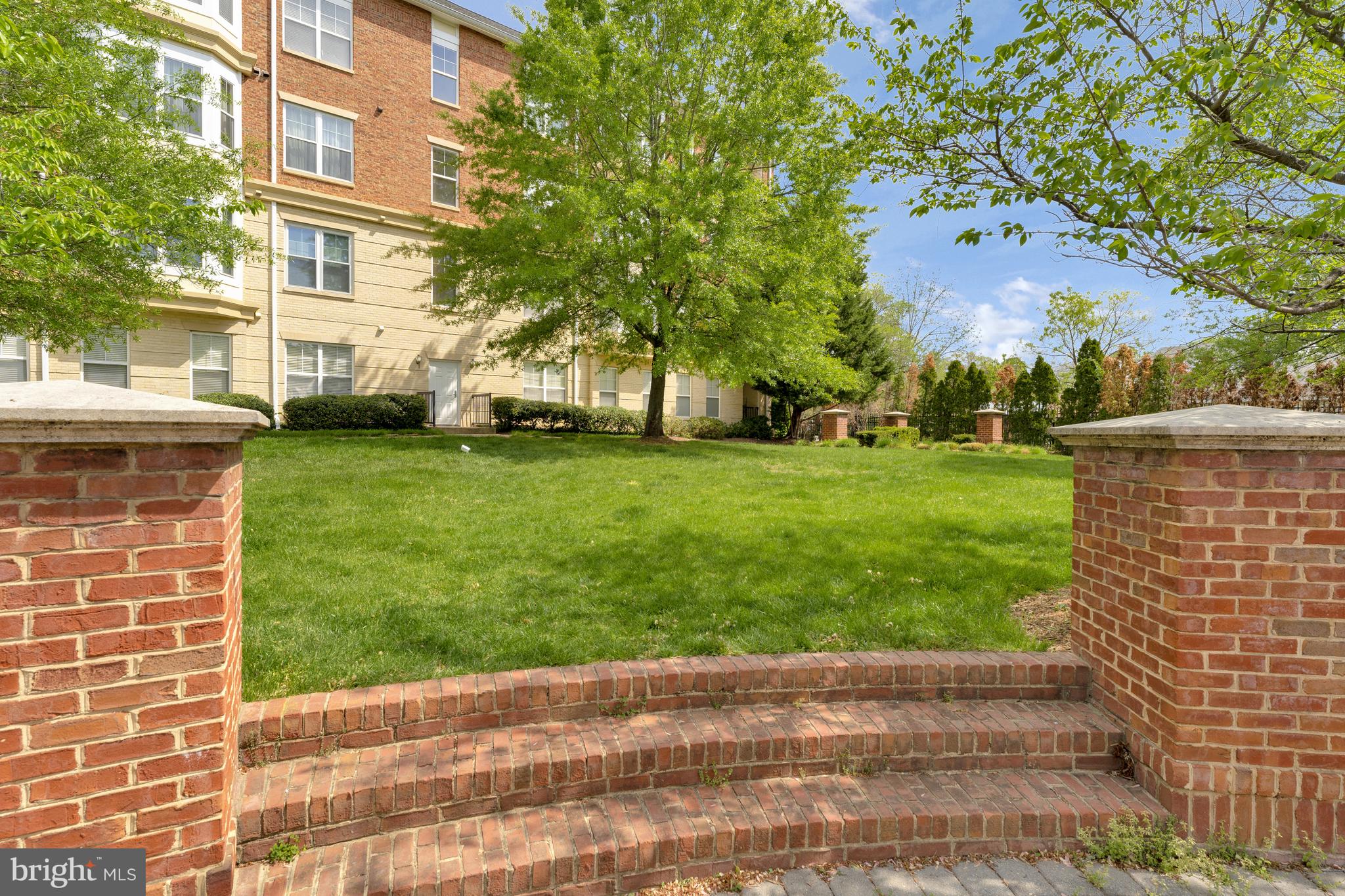 FORTNIGHTLY SQUARE - Residential