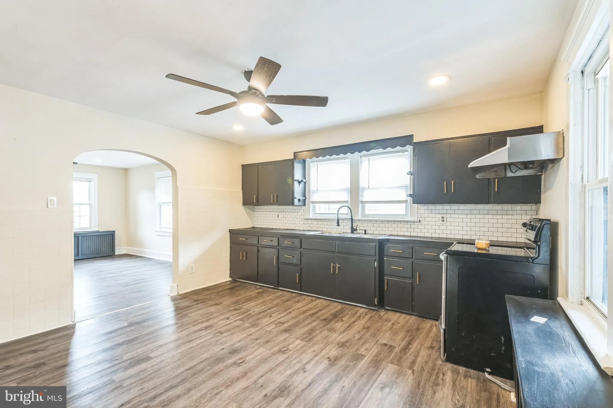 Vineland, New Jersey 08360, United States, 4 Bedrooms Bedrooms, ,2 BathroomsBathrooms,Residential,Pending,43952