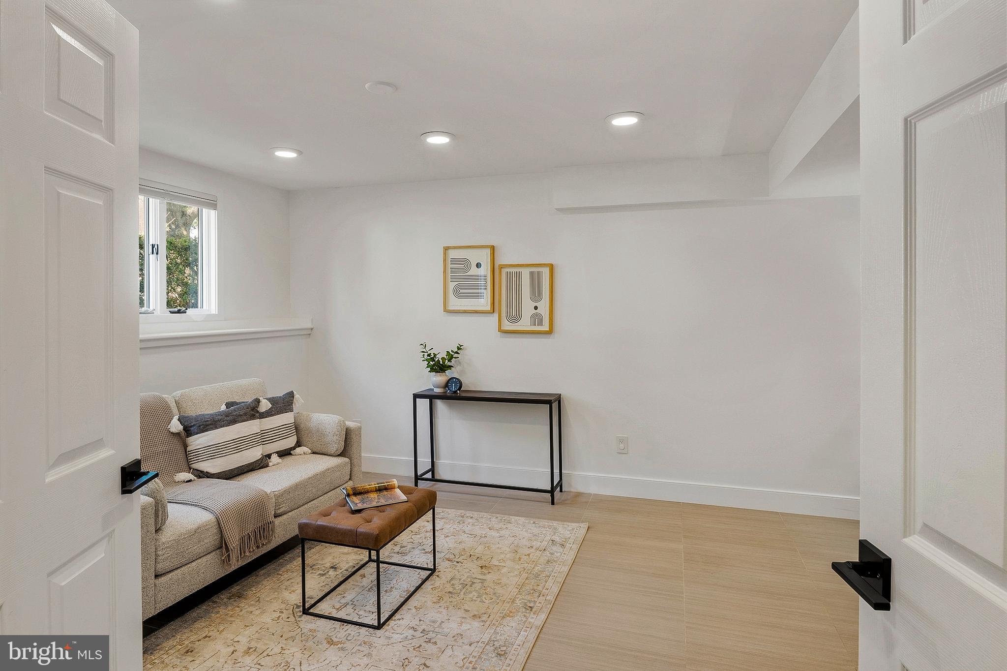 CRESSTON PARK - Residential