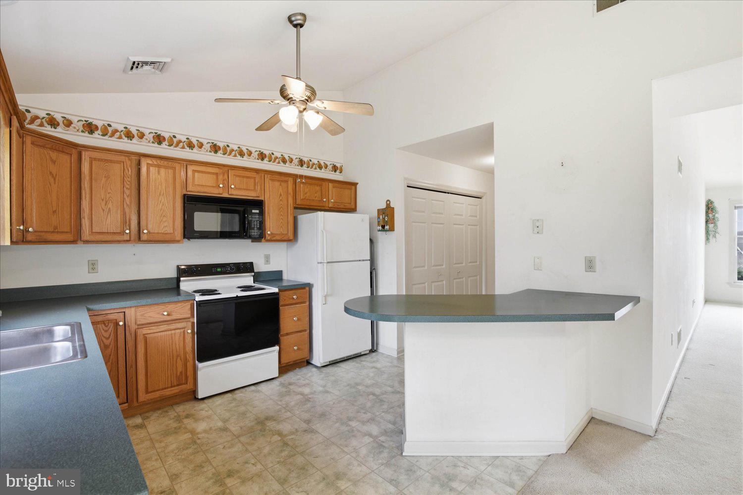 MANOR OAKS - Residential