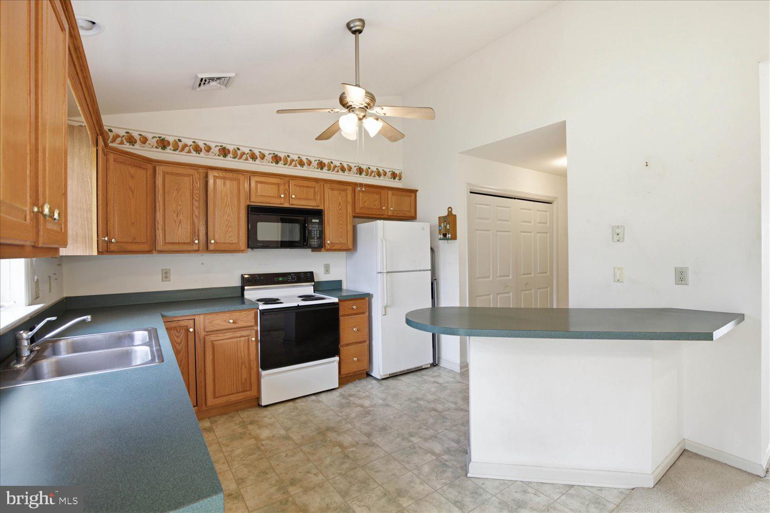 MANOR OAKS - Residential